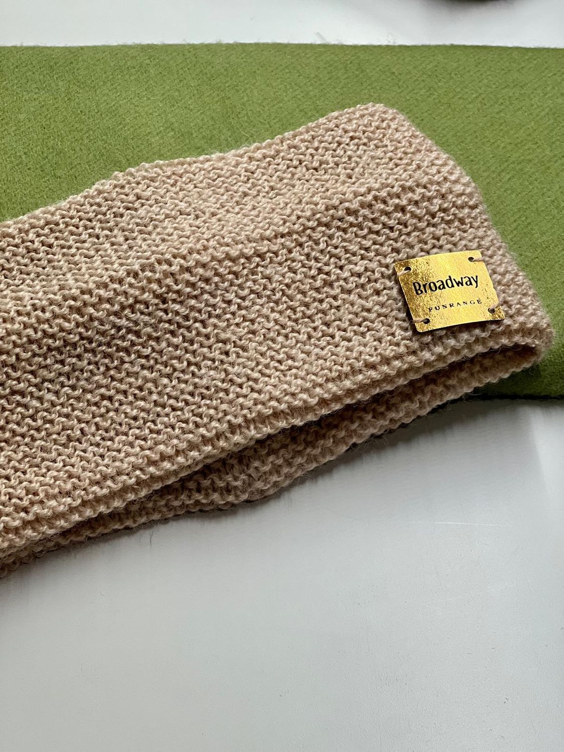 Alpaka Wollstirnband, Wähle dein Tier: Broadway (light Fawn)