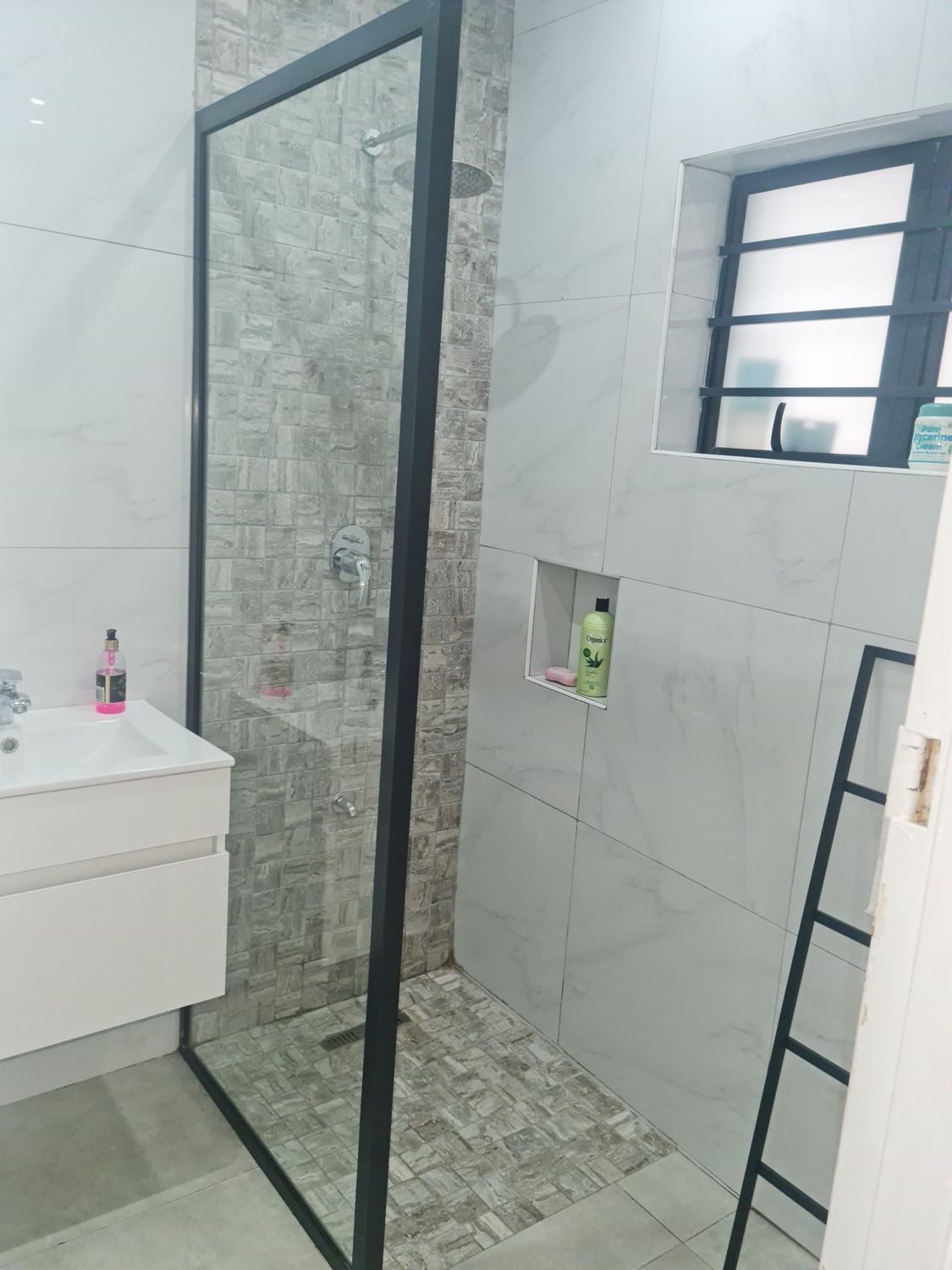 Shower walk in fixed panel with frame