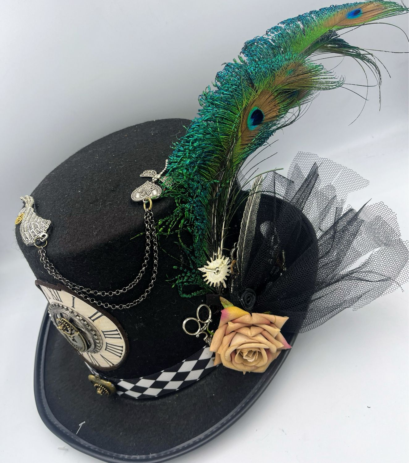 Steampunk Mad Hatter Vintage Clock Theme tophat