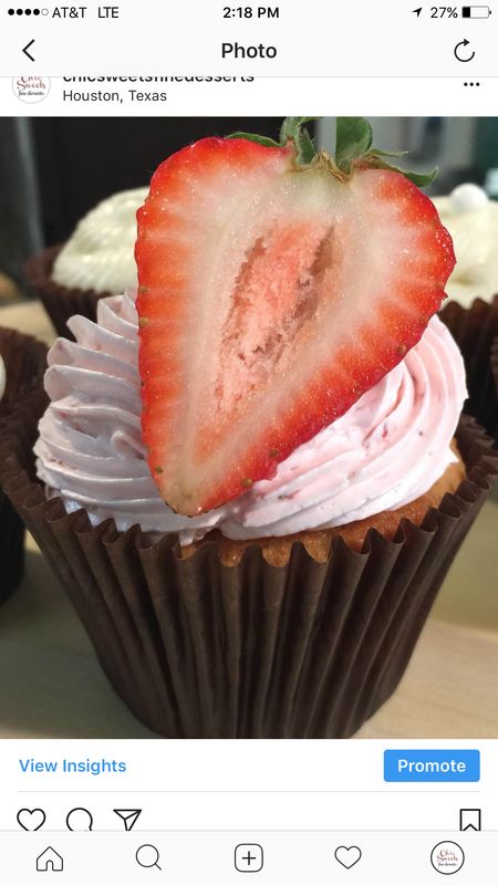 Strawberry kiss cupcakes
