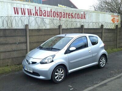 toyota aygo 2008 1.0 p breaking for spares..click for info