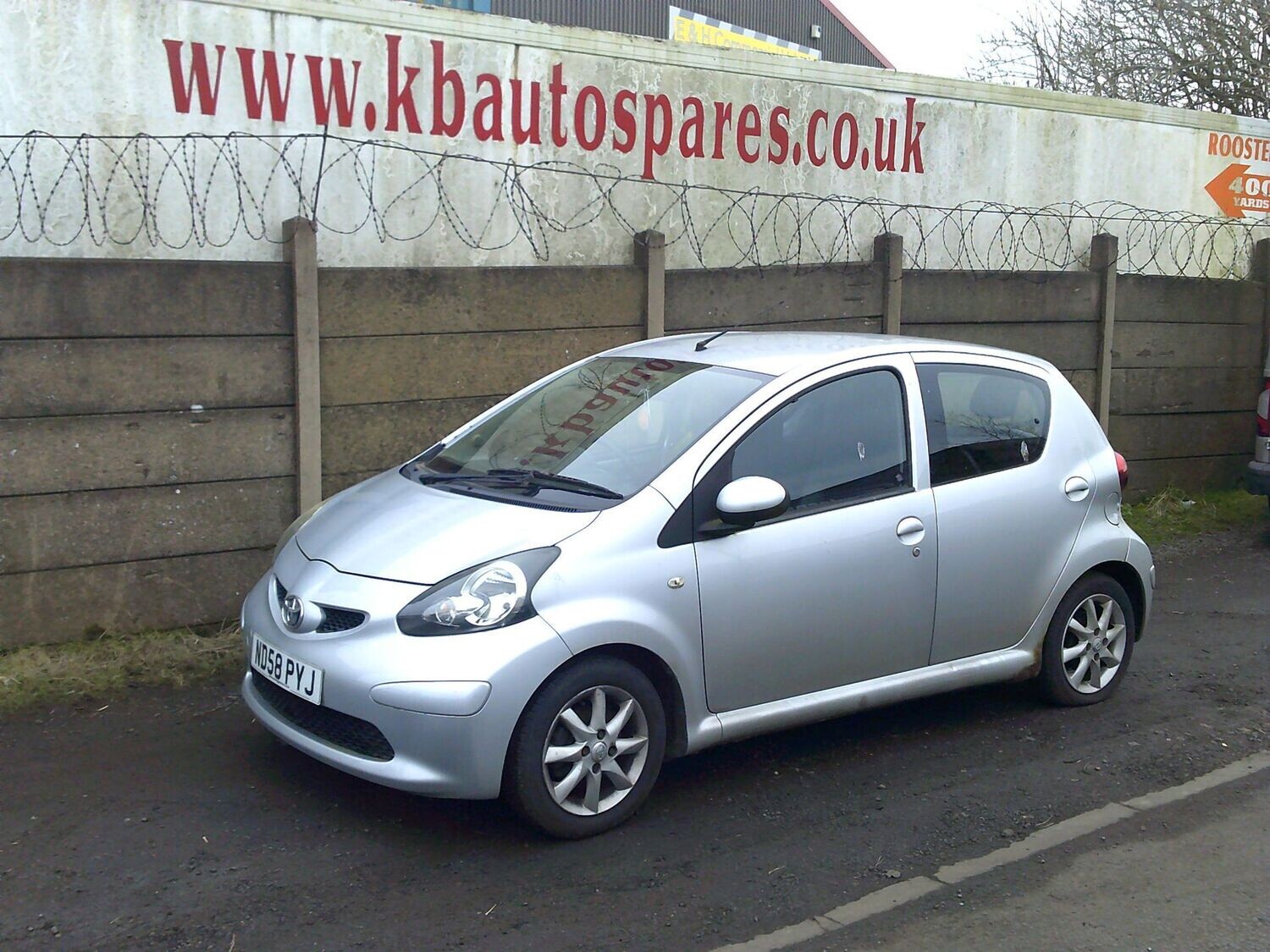 toyoya aygo 2008 1.0 p breaking for spares..click for info