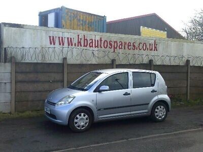 daihatsu sirion 2006 1.3 p breaking for spares..click for info