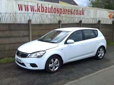 kia ceed 2011 1.4 p breaking for spares..click for info