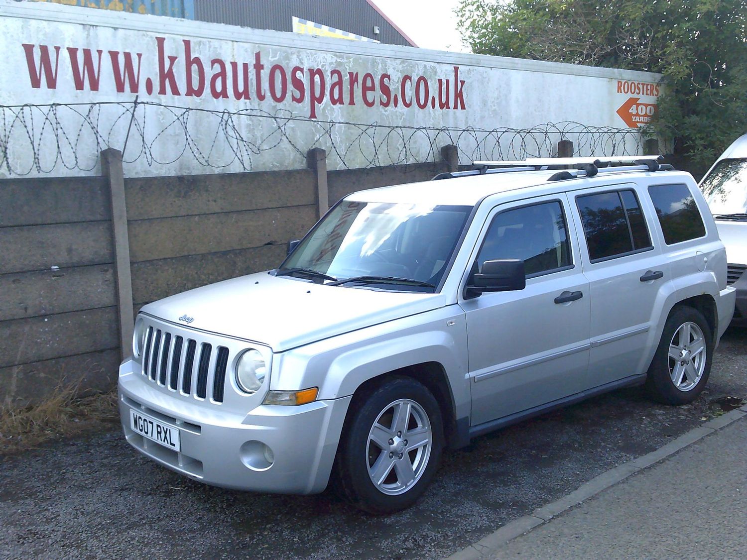 jeep patriot 2007 2.0 crd breaking for spares..click for info