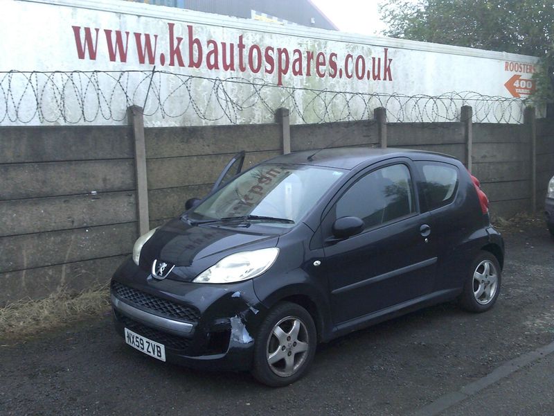 peugeot 107 2009 1.0 p breaking for spares..click for info