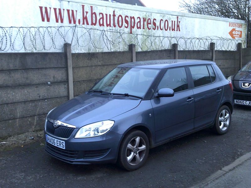 skoda fabia 2012 1.2 p breaking for spares..click for info