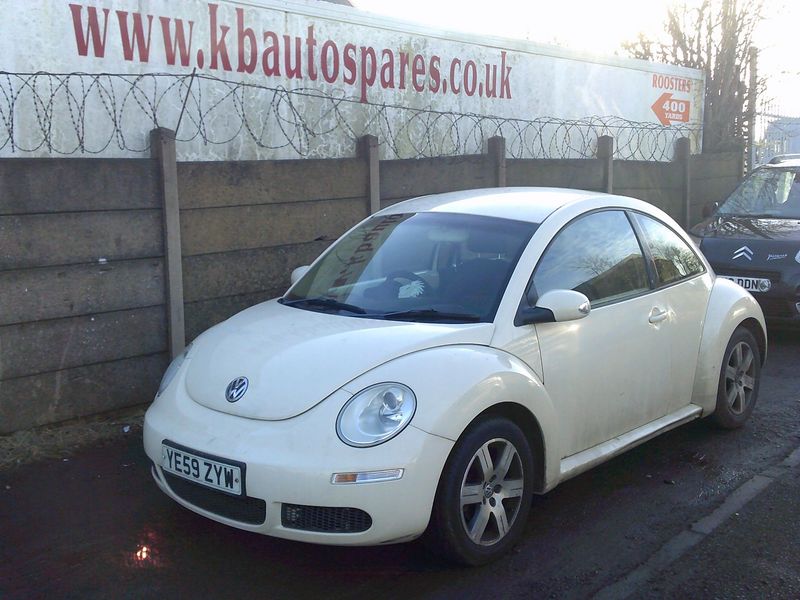 volkswagen beetle 2010 1.6 p breaking for spares..click for info