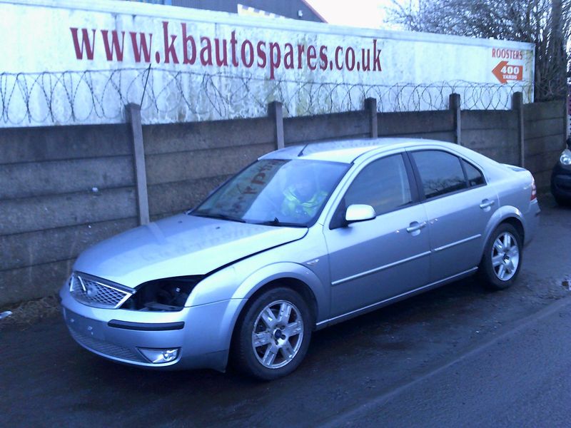 ford mondeo 2006 1.8 p breaking for spares..click for info