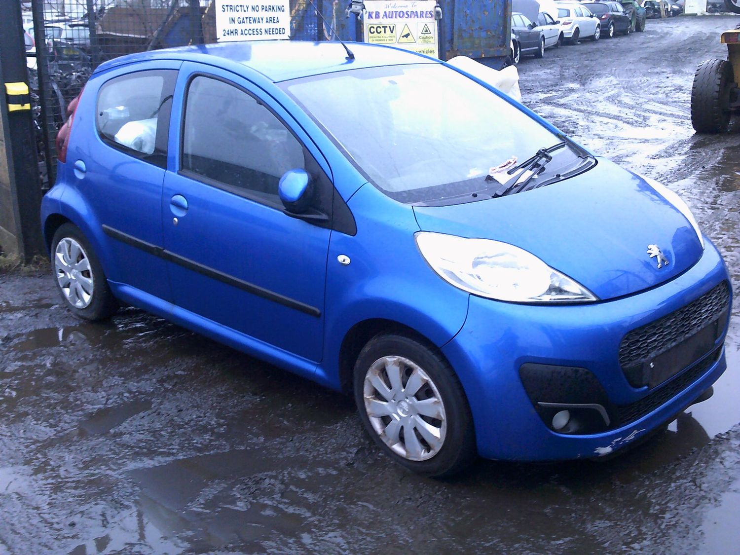 peugeot 107 2013 1.0 p breaking for spares..click for info