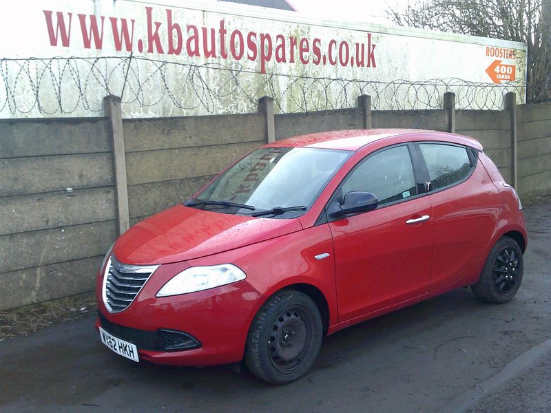 chrysler ypsilon 2012 1.2 p breaking for spares...click for info