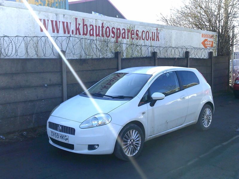 fiat grande punto 2010 1.4 p breaking for spares..click for info