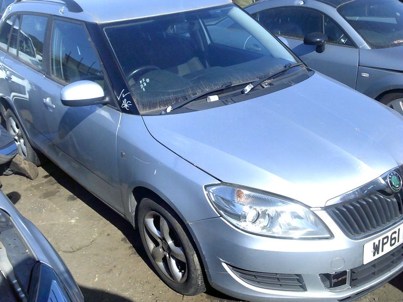 skoda fabia estate 2012 1.6 tdi breaking for spares..click for info