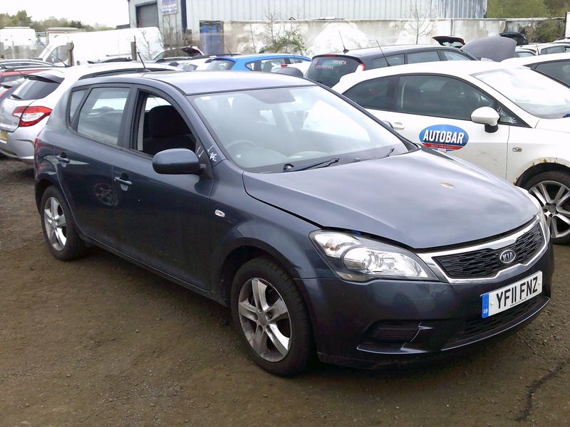 kia ceed 2011 1.4 p breaking for spares..click for info