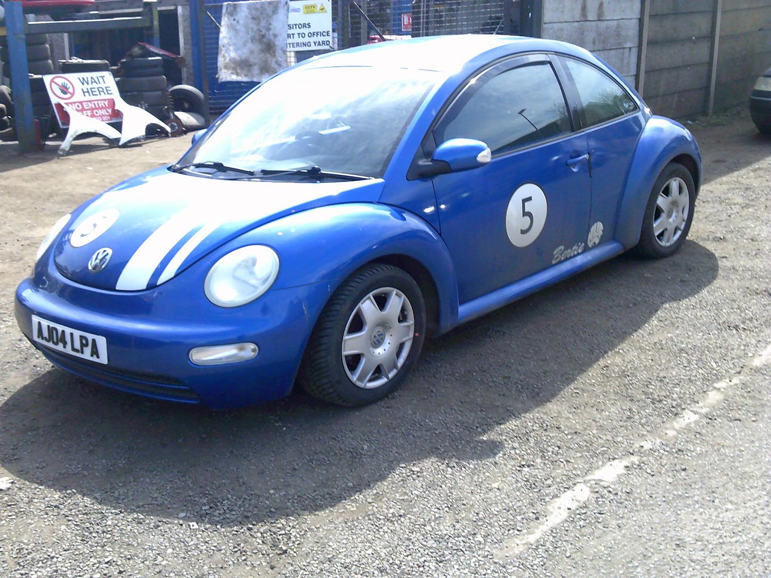 volkswagen beetle 2004 1.6 p breaking for spares..click for info