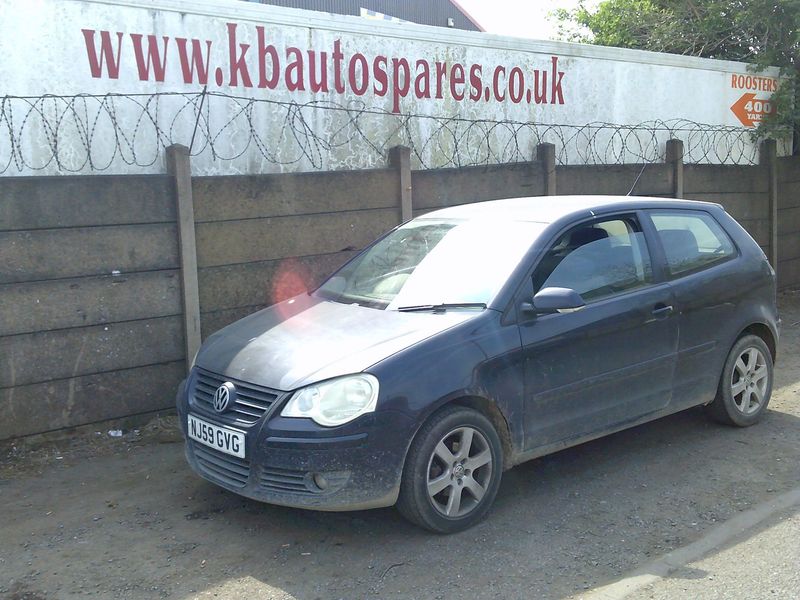 volkswagen polo 2009 1.2 p breaking for spares..click for info