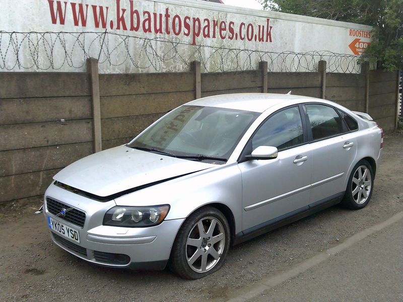 volvo s40 2005 2.5 p breaking for spares..click for info