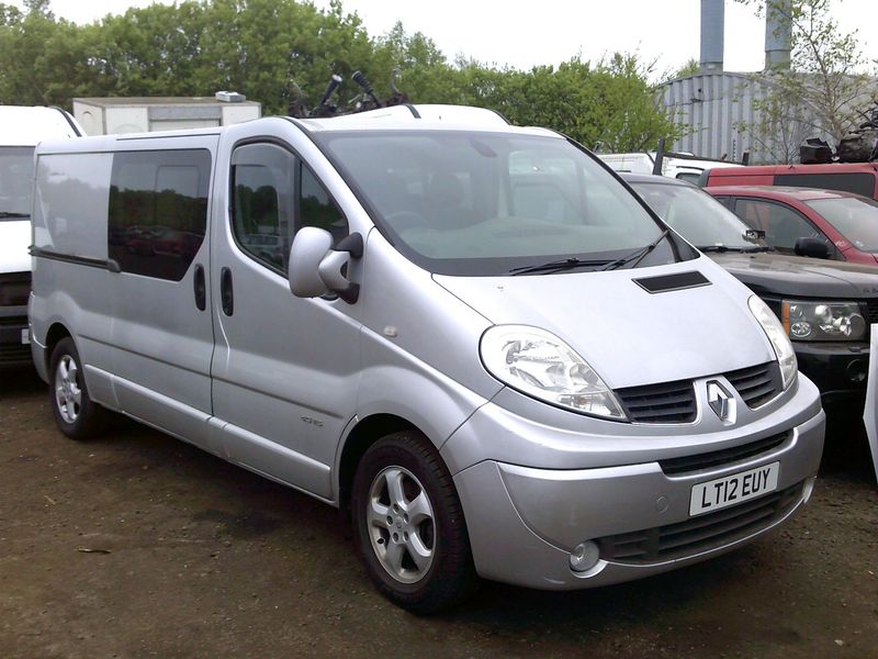 renault trafic 2012 2.0 dci breaking for spares..click for info