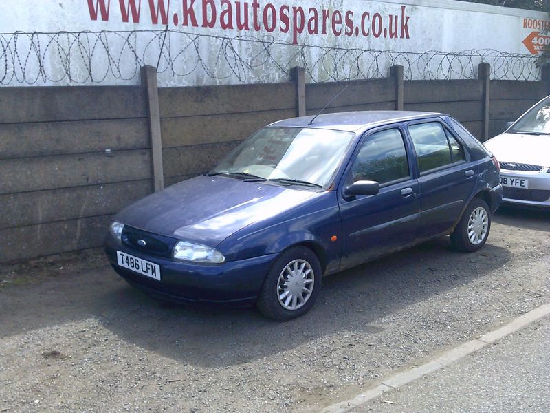 ford fiesta 1.3 p 1999 breaking for spares..click for info