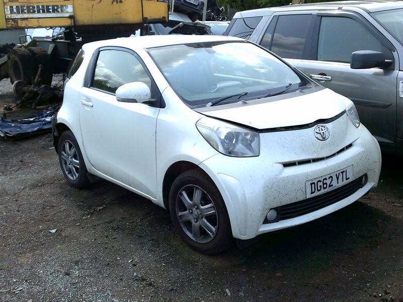 toyota iq 2012 1.0 p breaking for spares..click for info