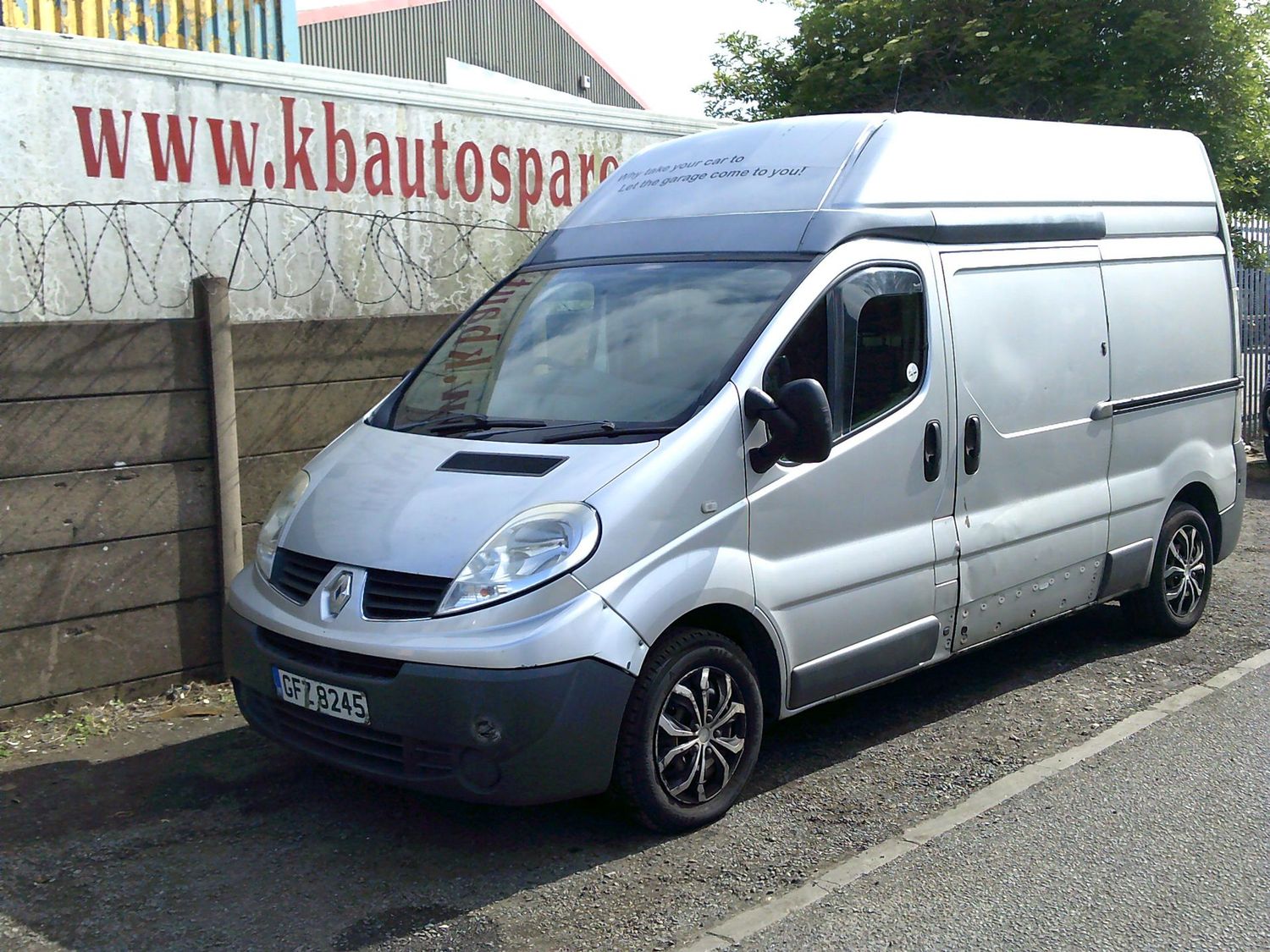renault trafic 2012 2.0 dci breaking for spares..click for info