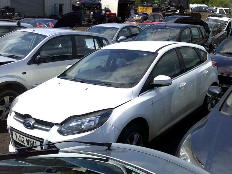 ford focus 2012 1.0 p breaking for spares..click for info