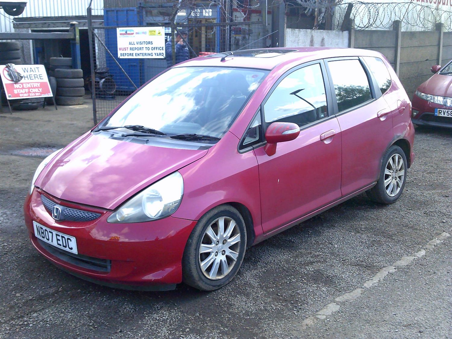 honda jazz 2007 1.3 p breaking for spares..click for info