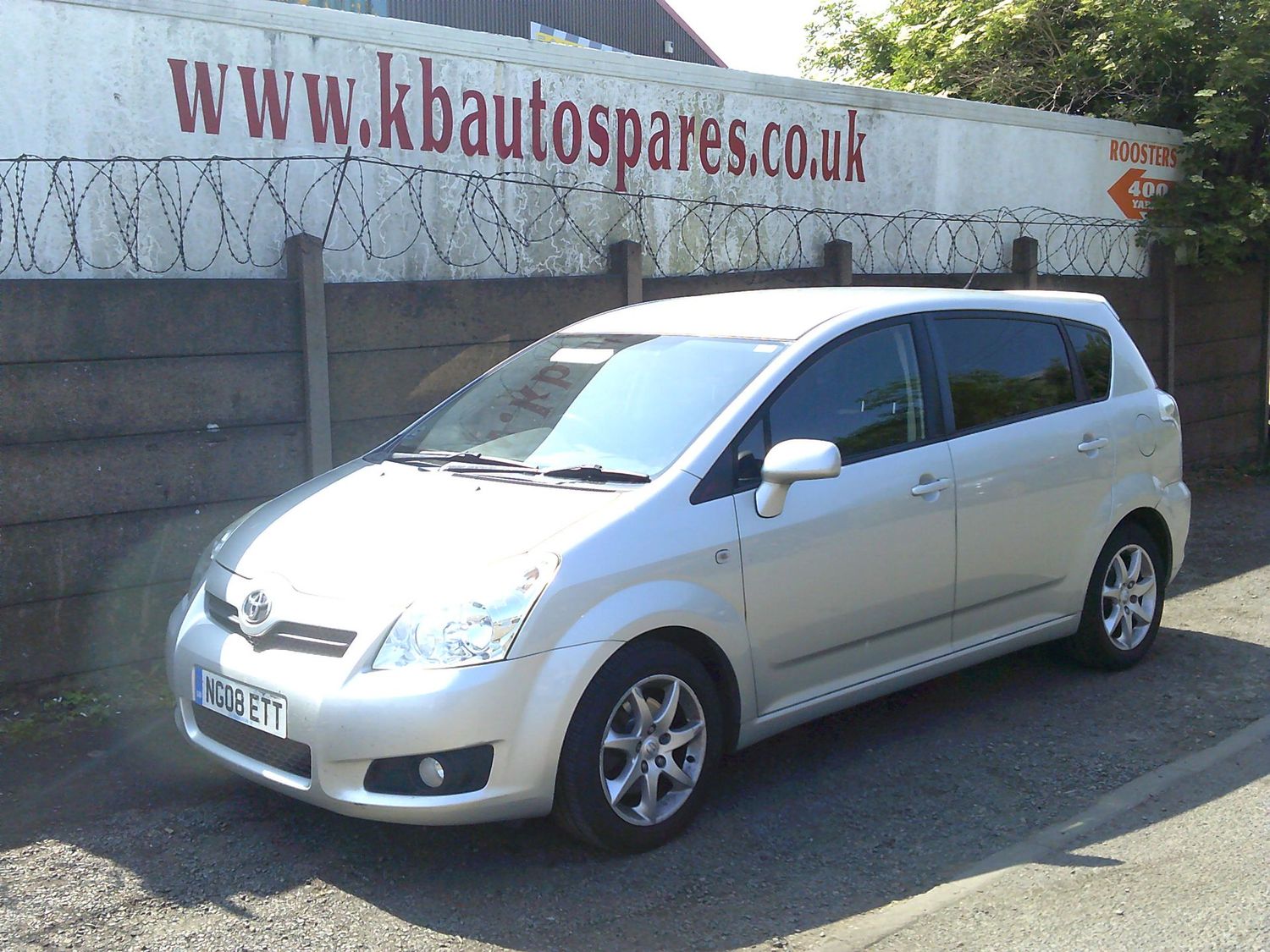 toyota corolla verso 2008 2.2 d4d breaking for spares..click for info