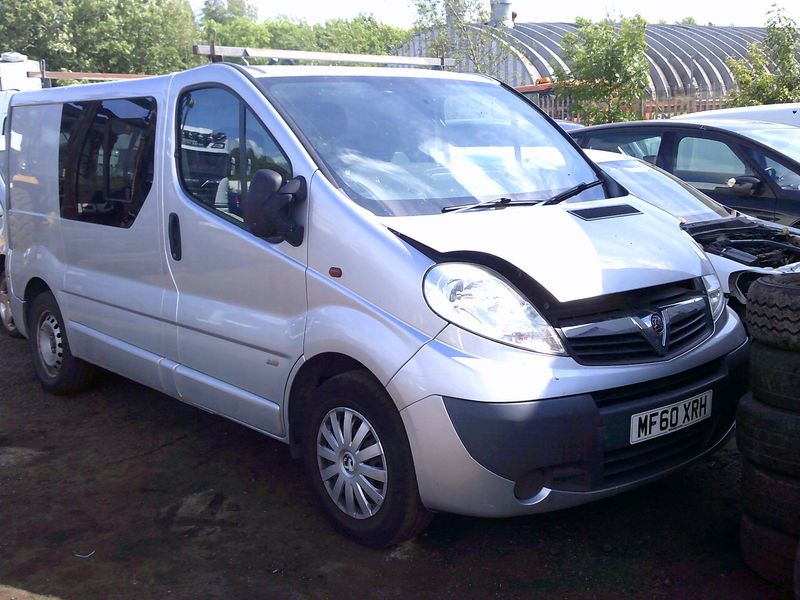 vauxhall vivaro 2010 2.0 dci breaking for spares..click for info