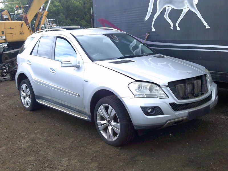 mercedes ml 300 2010 auto breaking for spares..click for info