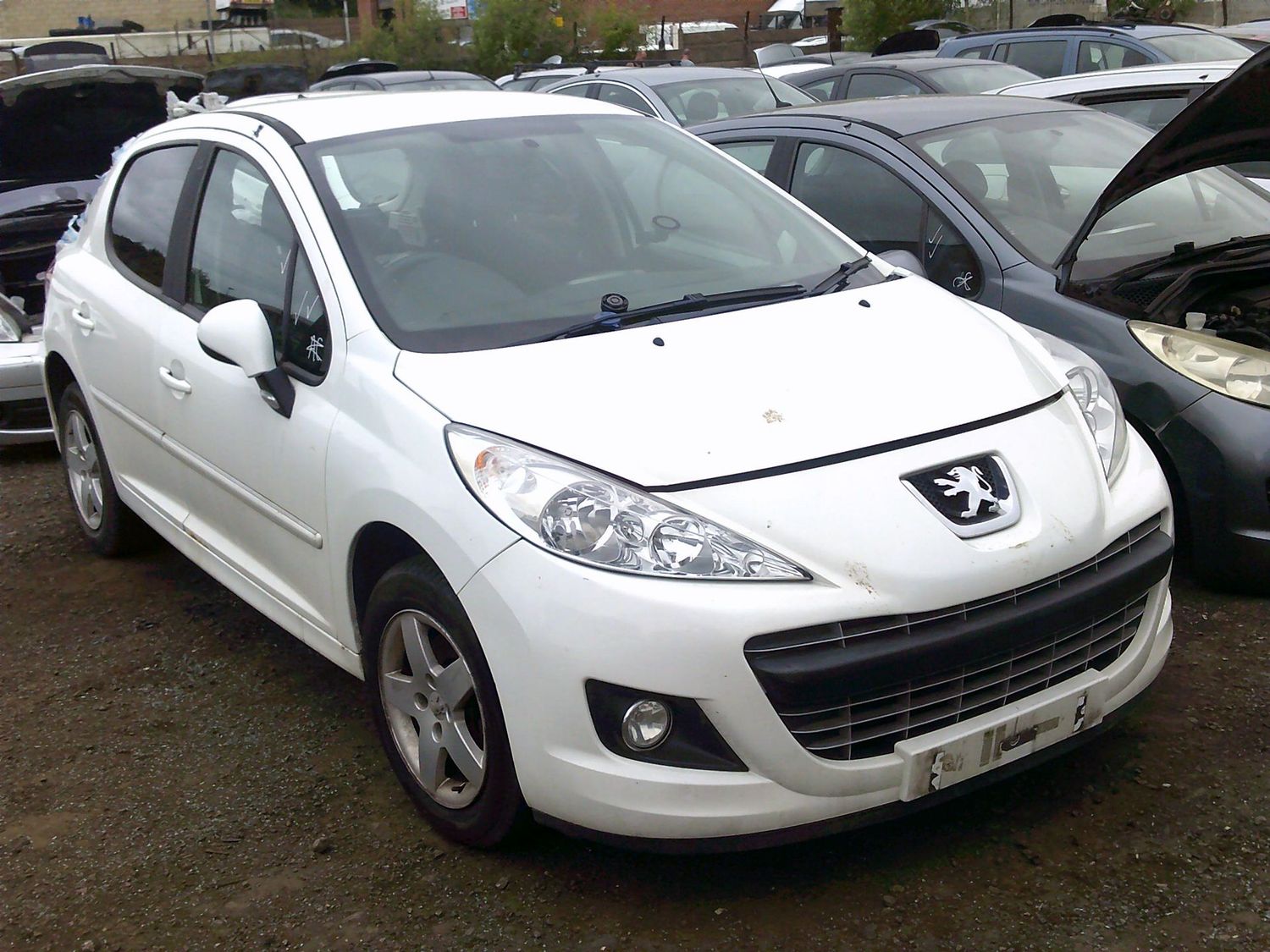 peugeot 207 2009 1.4 p breaking for spares..click for info