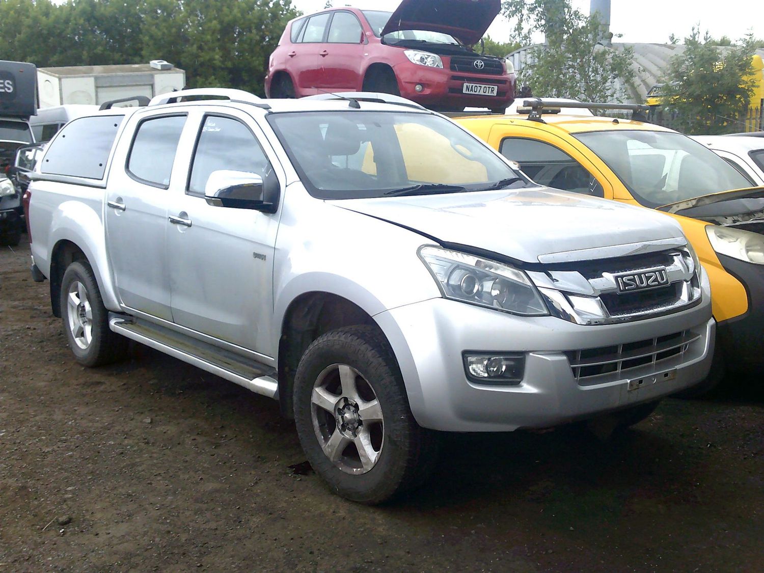isuzu d- max 2.5 td 2016 breaking for spares..click for info