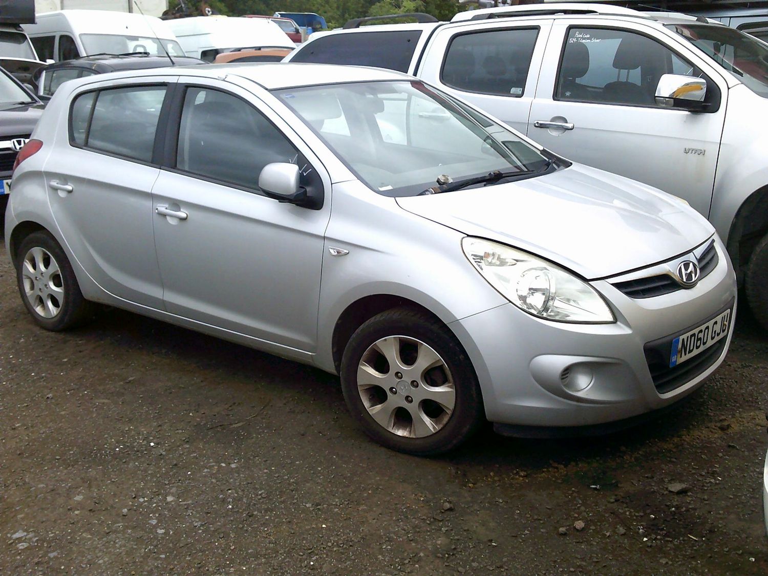 hyundai i20 2010 1.2 p breaking for spares..click for info