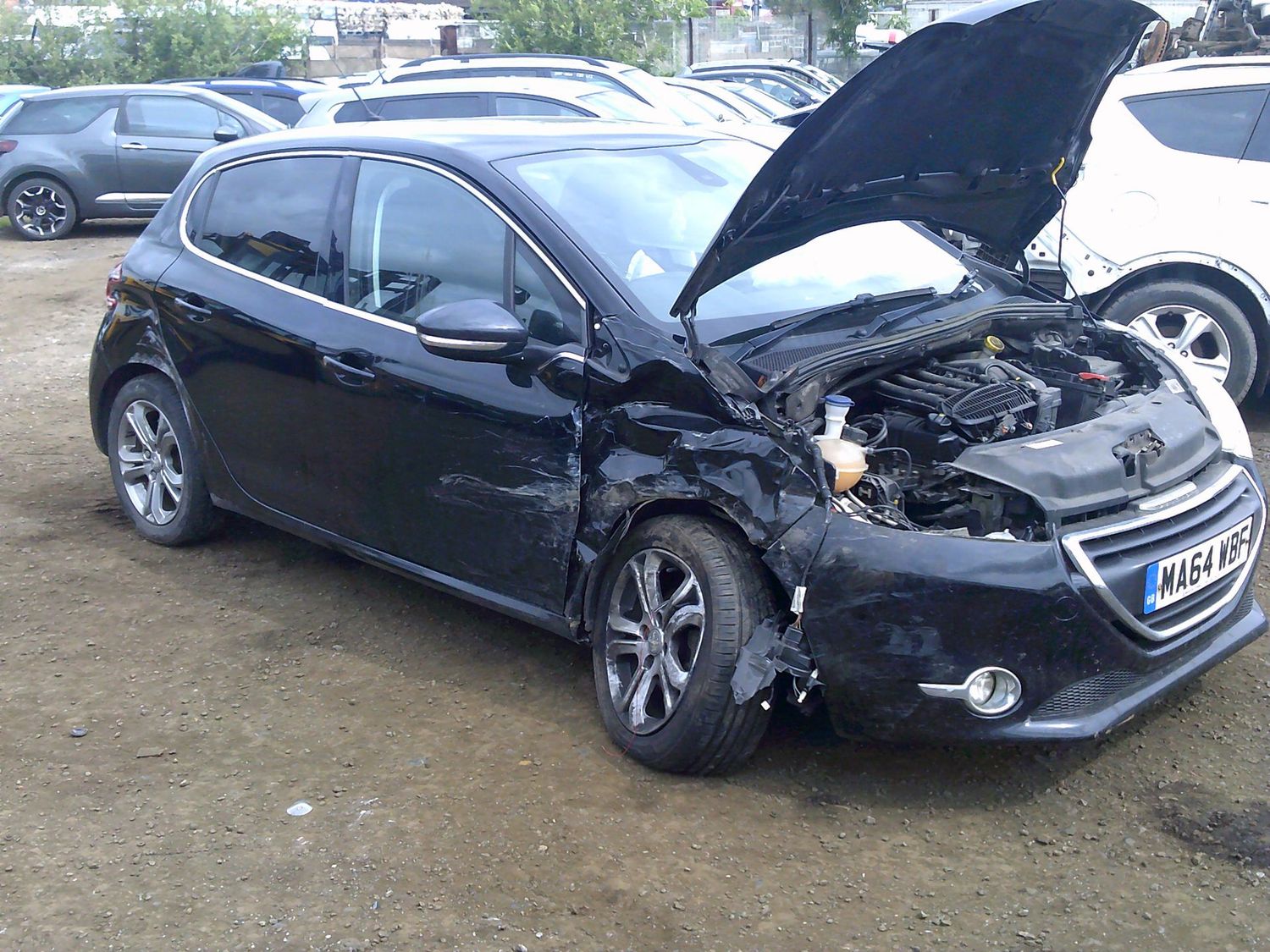 peugeot 208 2014 1.2 p breaking for spares..click for info