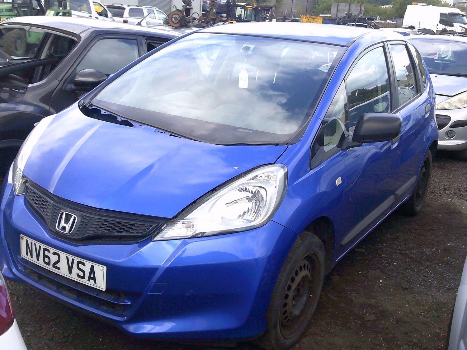 honda jazz 2012 1.3 p breaking for spares..click for info