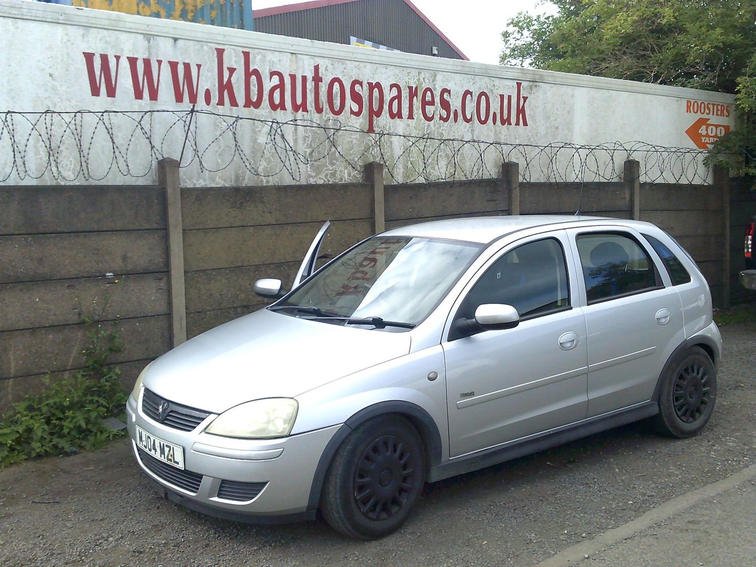 vauxhall corsa 2004 1.4 p auto breaking for spares..click for info