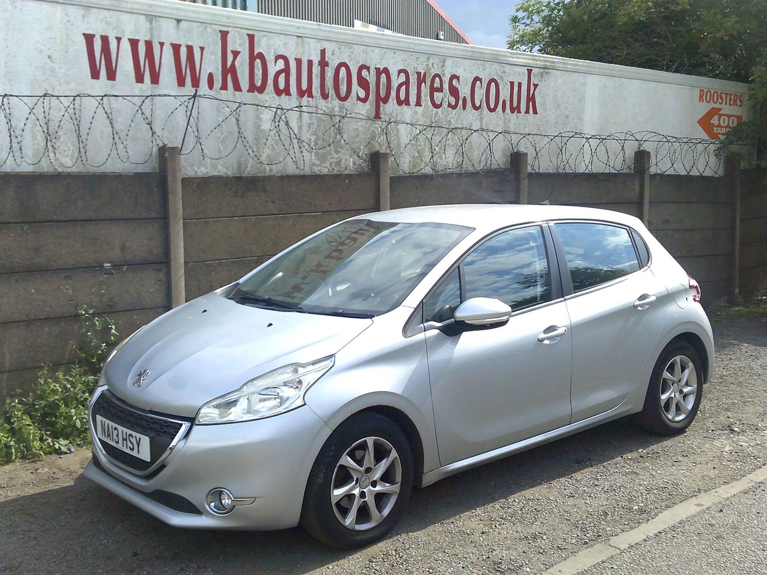 peugeot 208 2013 1.4 hdi breaking for spares..click for info