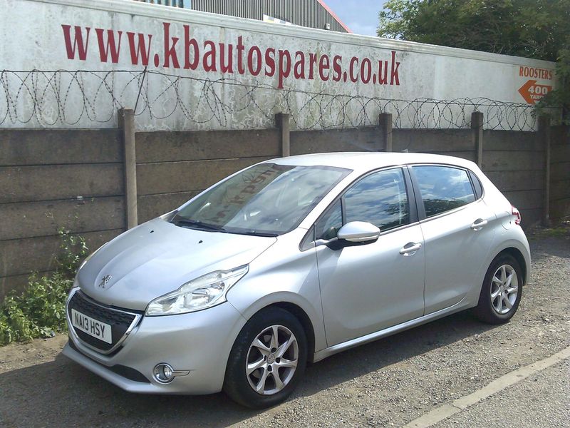 peugeot 208 2013 1.4 hdi breaking for spares..click for info