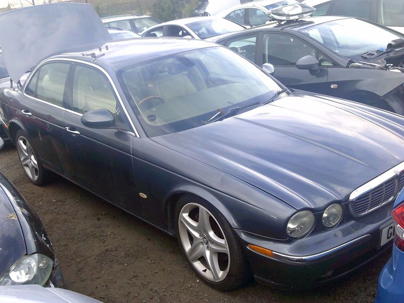 jaguar xj6 2006 3.0 v6 breaking for spares..click for info