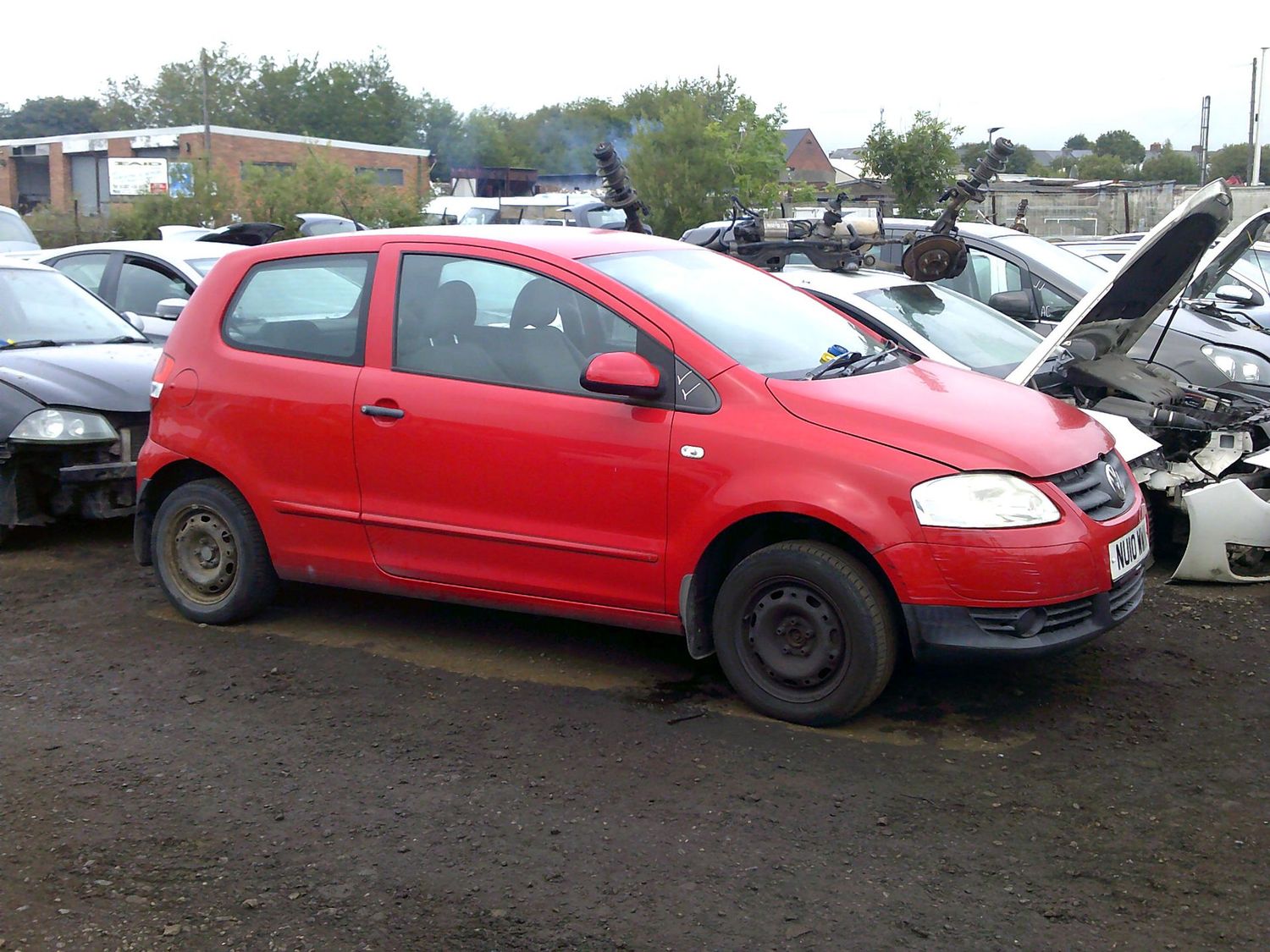 volkswagen fox 2010 1.2 p breaking for spares..click for info