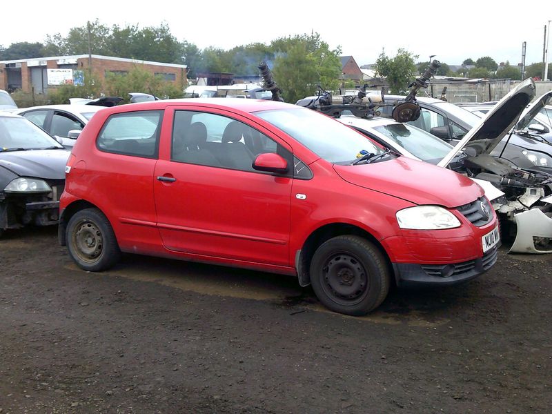 volkswagen fox 2010 1.2 p breaking for spares..click for info
