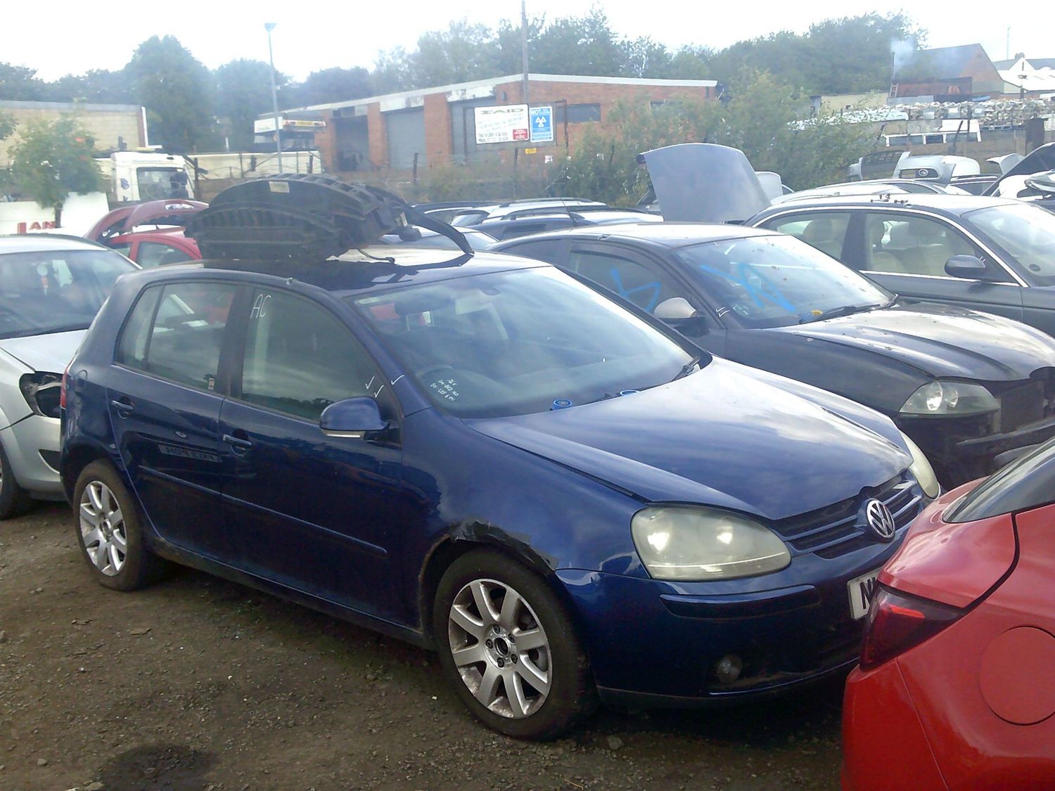 volkswagen golf 2005 2.0 tdi breaking for spares..click for info