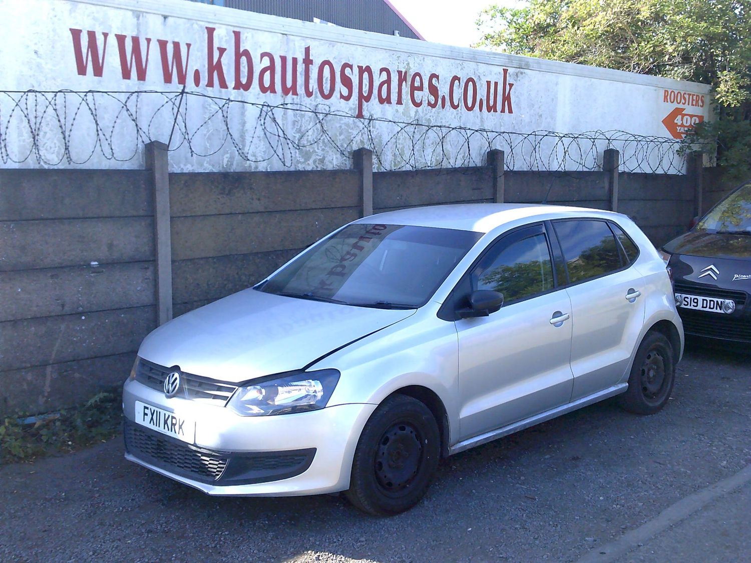 volkswagen polo 2011 1.2 p breaking for spares..click for info
