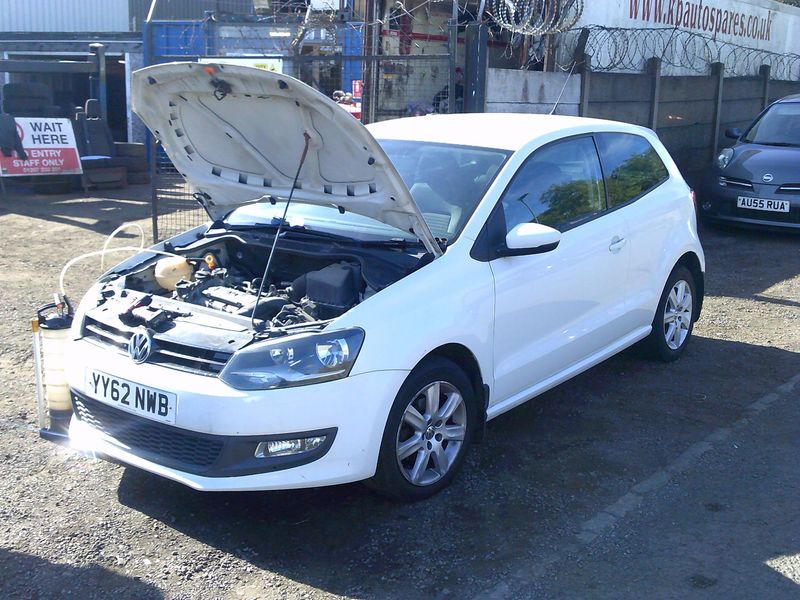 volkswagen polo 2012 1.2 p breaking for spares..click for info