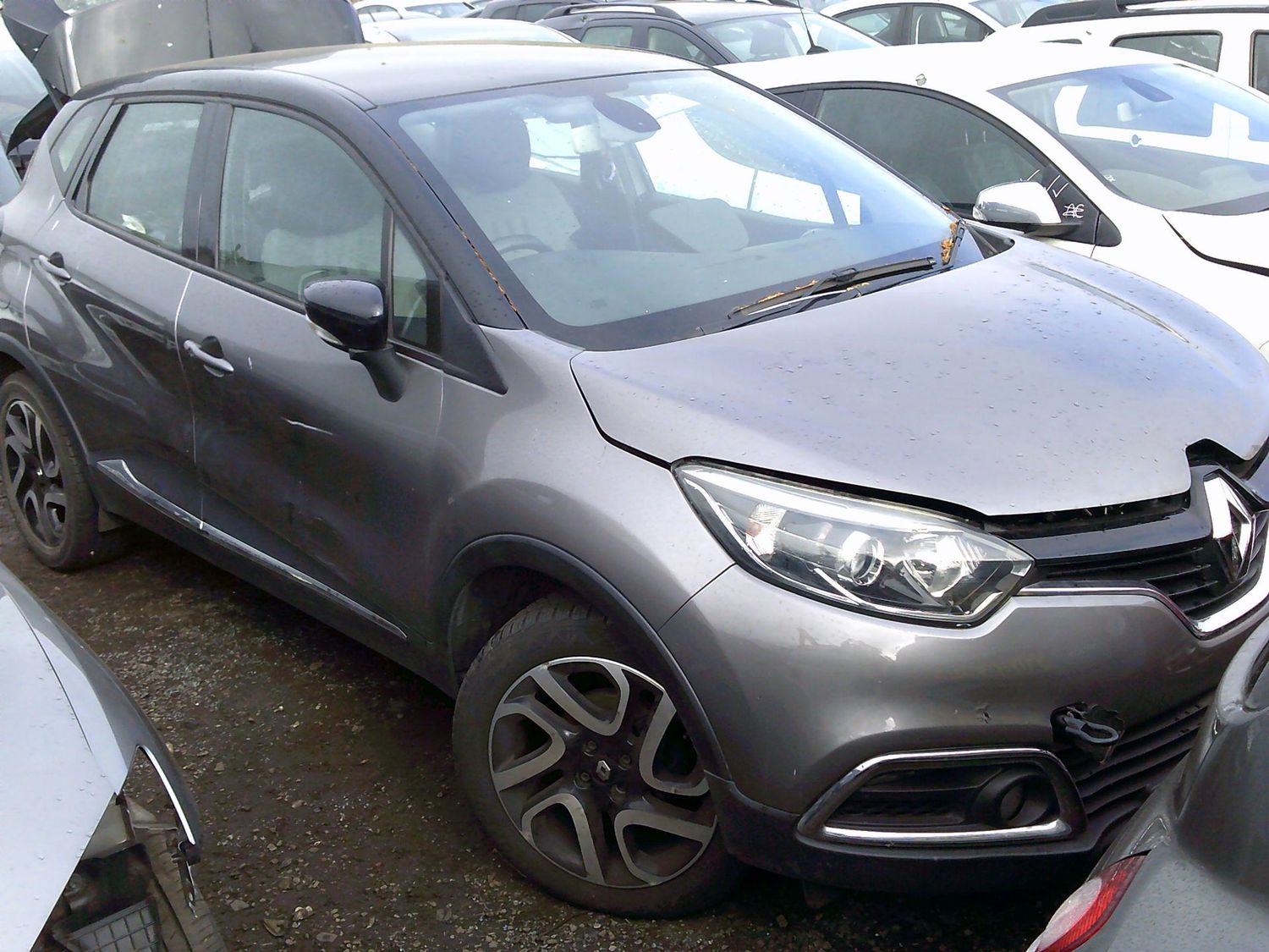renault captur 2014 900 cc breaking for spares..click for info