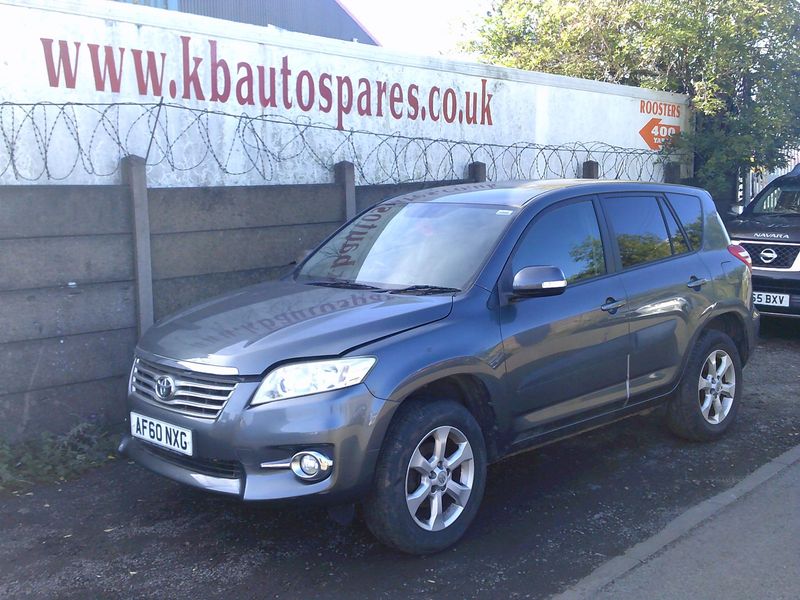 toyota rav-4 2010 2.2 d4d breaking for spares..click for info
