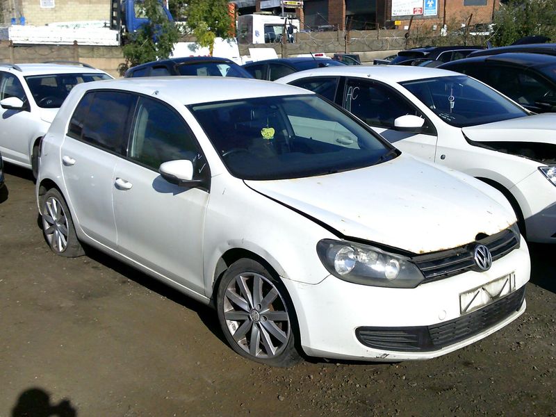 volkswagen golf 2011 1.6 tdi breaking for spares..click for info