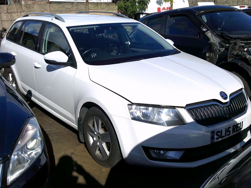 skoda octavia estate 2015 1.6 tdi breaking for spares..click for info