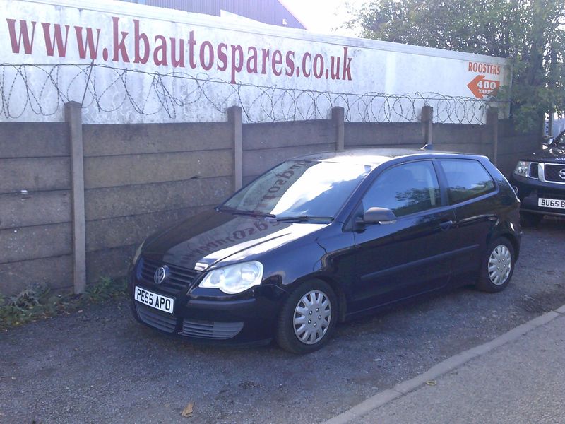 volkswagen polo 2006 1.2 p breaking for spares..click for info