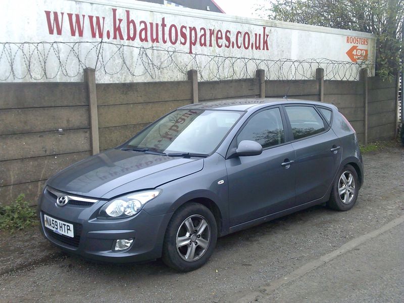 hyundai i30 2009 1.6 p breaking for spares..click for info